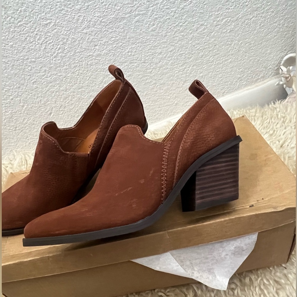 Lucky Brand Boots Womens 6M Vennia Ankle Bootie Brown Leather Casual - Picture 7 of 10